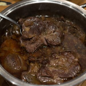 Slow Cooked Balady Beef cubes (FROZEN) heat & eat
مكعبات بلدي بقري مطبوخ (مجمد )
جاهزه علي التسخين